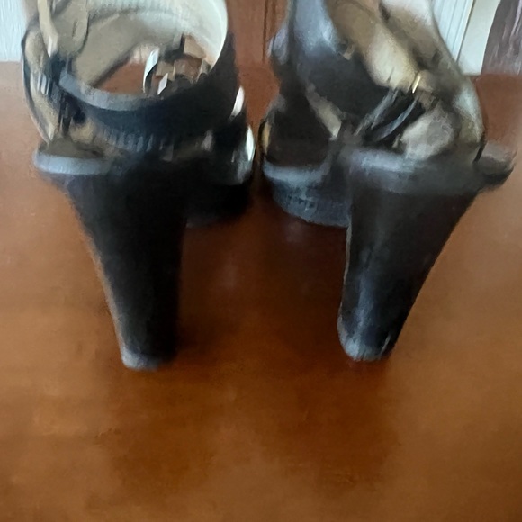Michael Kors Platform Sandal 8.5 - Picture 5 of 6